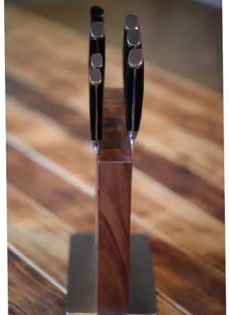 BAZAR!!! Magnetický držák na nože z akáciového dřeva - váha 3300 g