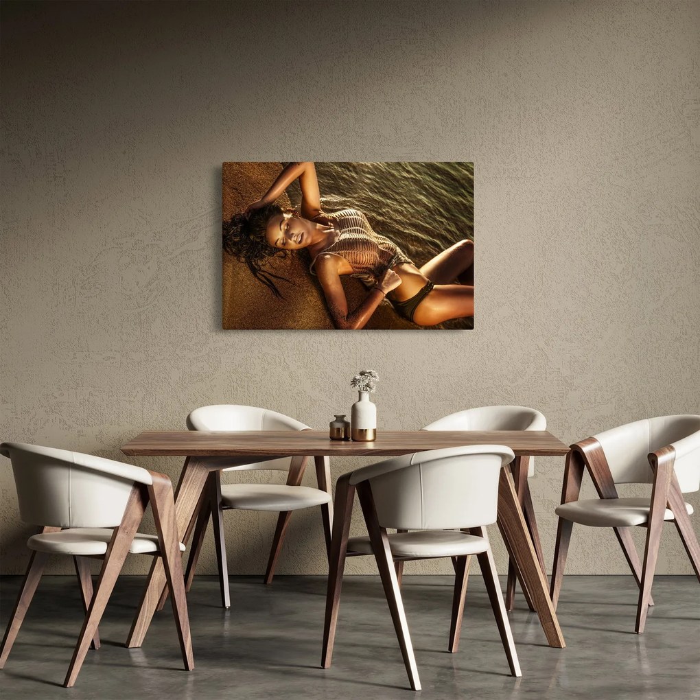 Obraz ženy ležiacej na pláži (90x60 cm)