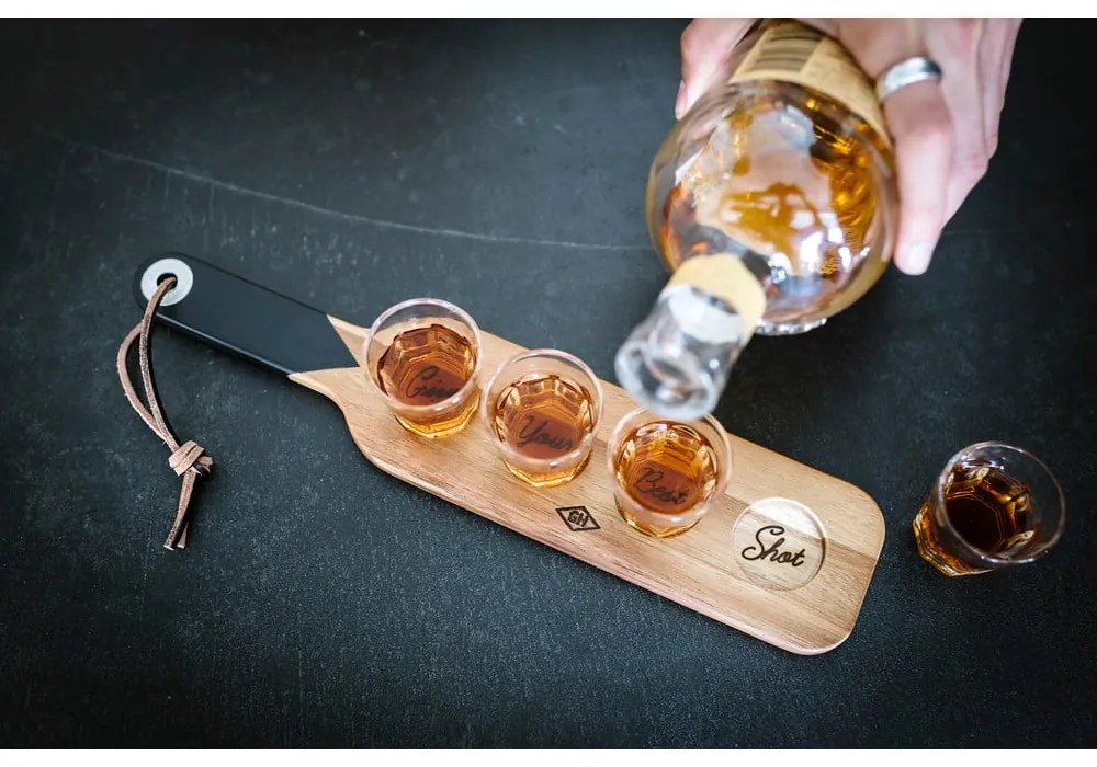 Drevená servírovacia doštička a 4 štamperlíky Gentlemen's Hardware