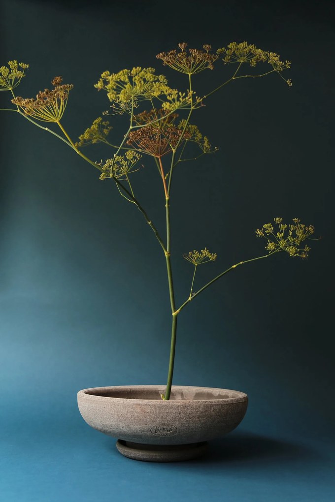 Malý kvetináč Ada s podstavcom 30 cm sivý