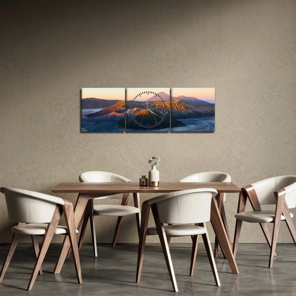 Obraz hory Bromo v Indonézii (s hodinami) (90x30 cm)