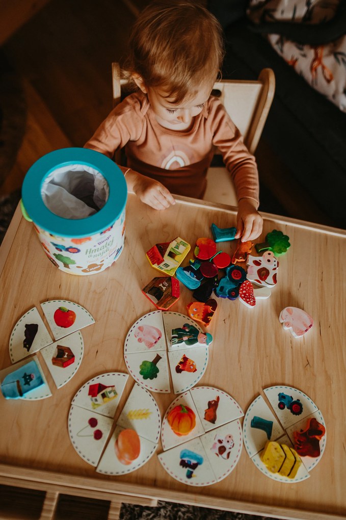 Vilac – drevená hra Hmataj a nájdi – farma