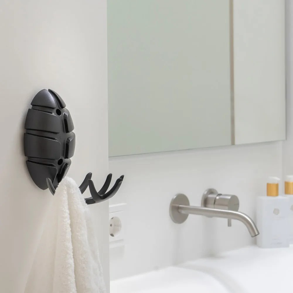 Čierny nástenný plastový háčik Bug – Spinder Design