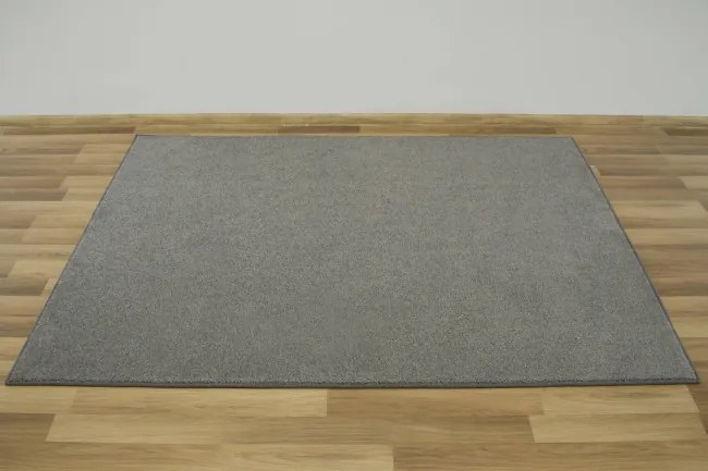 Metrážny koberec Fancy 76 sivý