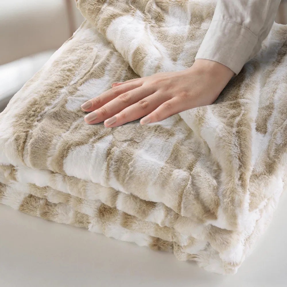 Béžová deka z umelej kožušiny 180x220 cm Cheyenne – douceur d'intérieur