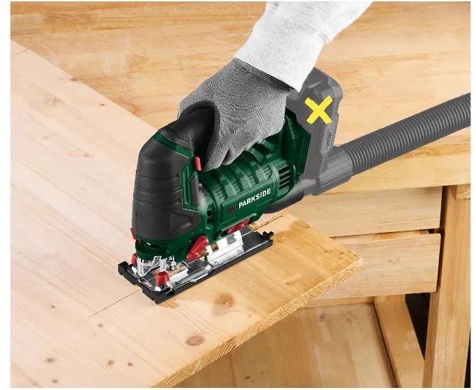 Parkside®  Aku priamočiara píla 20 V Pstda 20-Li C3 + Akumulátor 20 V/4 Ah + Rýchlonabíjačka 20 V/4,5 A  (800012335)