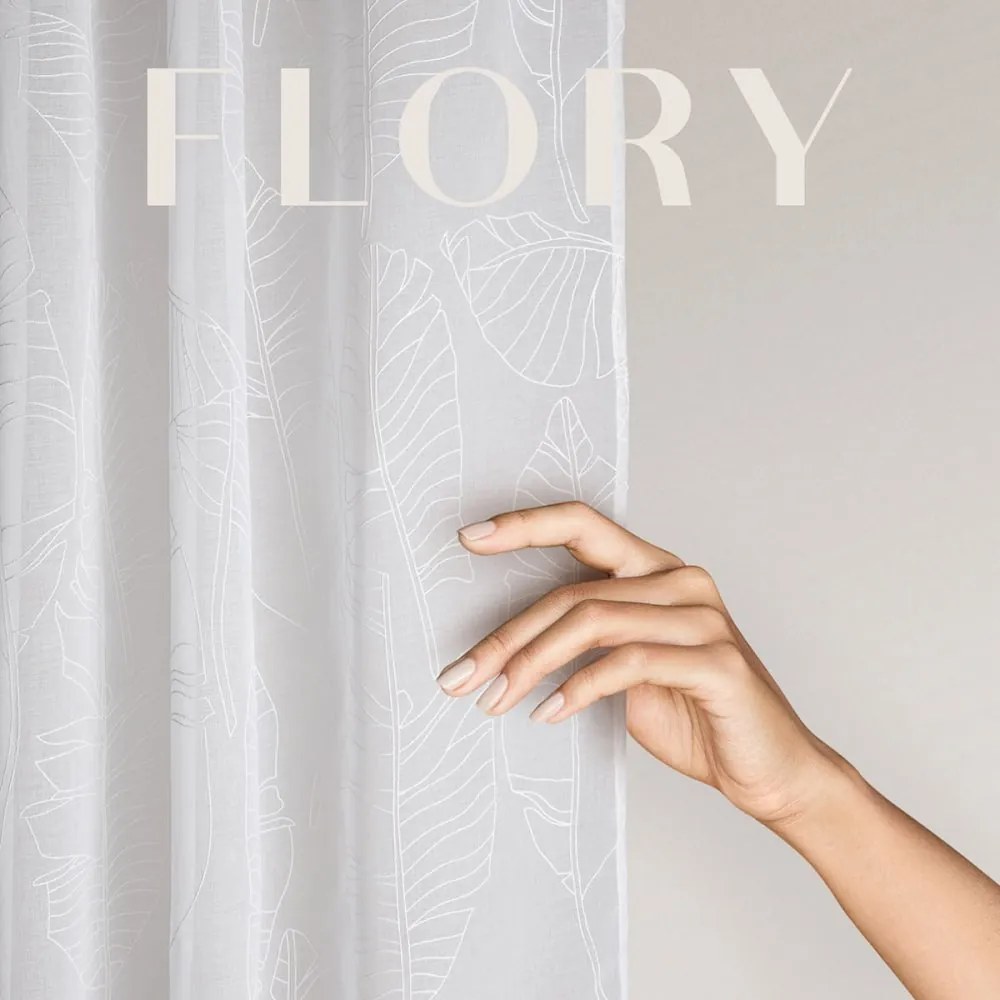 Biela záclona Flory s listovým vzorom a striebornými priechodkami 140 x 260 cm