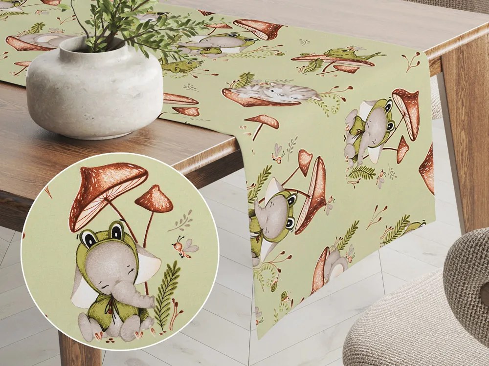 Biante Detský bavlnený behúň na stôl Sandra SA-474 Žabky a zvieratká medzi hubami na zelenom 45x140 cm