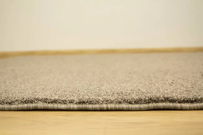 Metrážny koberec Amore 177 sivý