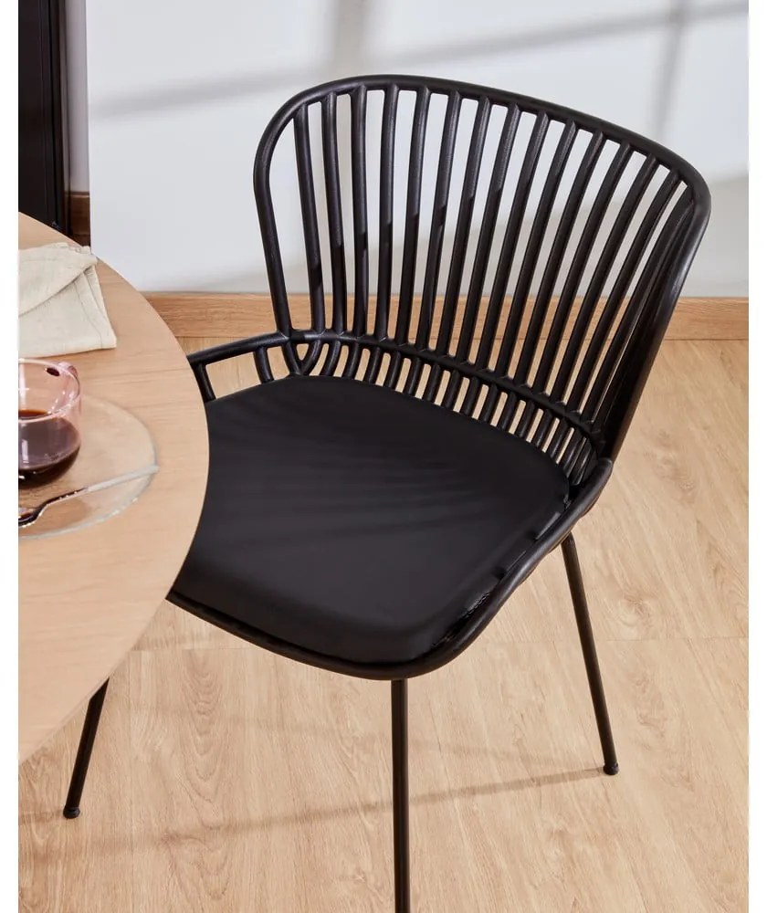 Čierne záhradné stoličky s oceľovou konštrukciou Kave Home Surpik