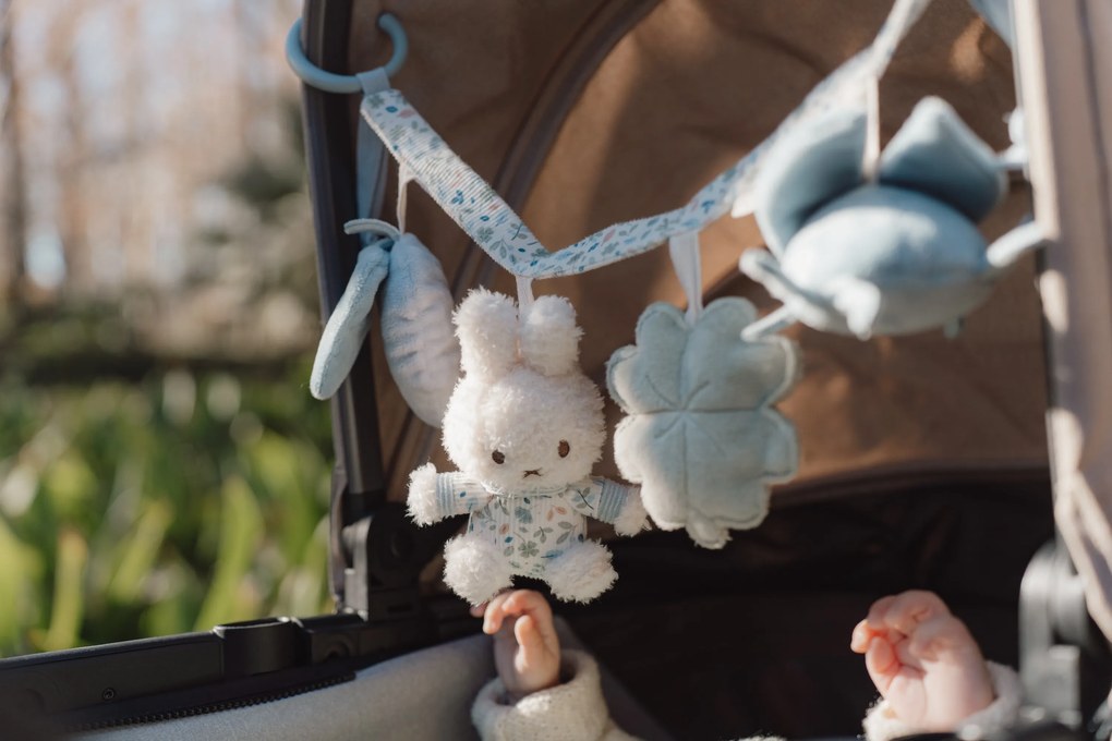 Reťaz na kočík králiček Miffy Lucky Leaves