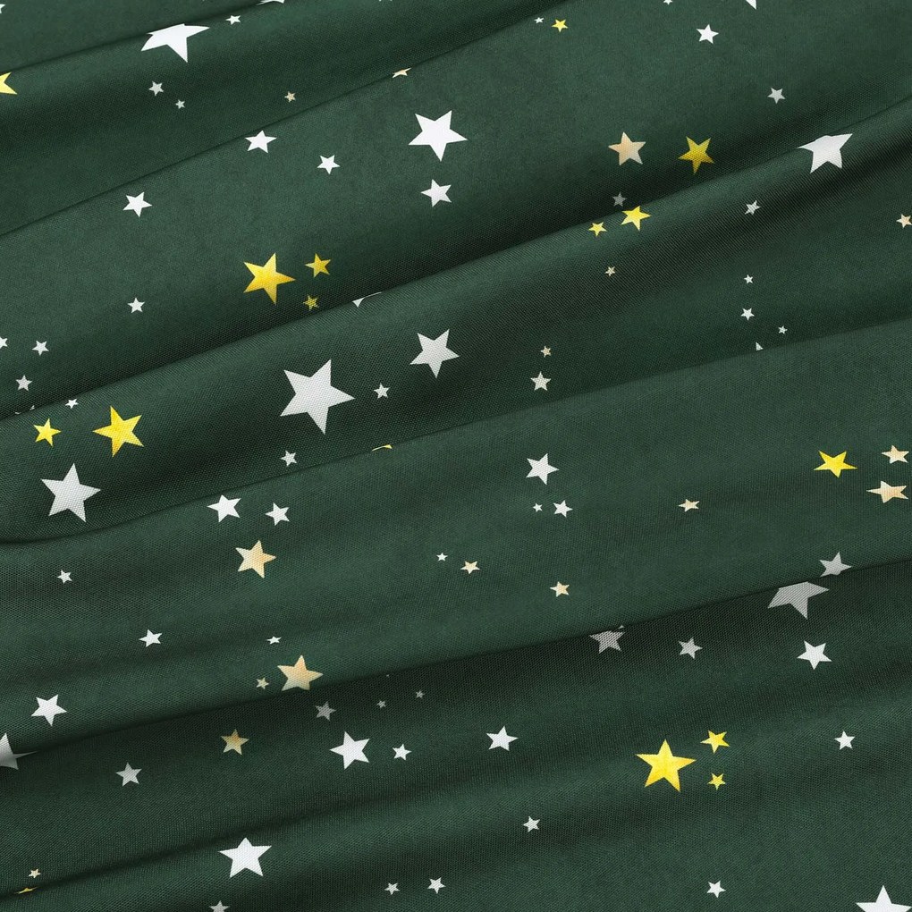 Goldea vianočný oválny teflónový obrus - hviezdičky na zelenej 140 x 200 cm