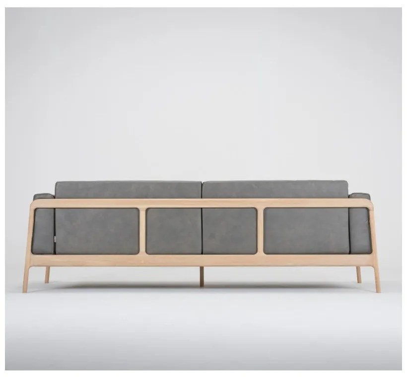 Tmavosivá pohovka z byvolej s konštrukciou z masívneho dubového dreva Gazzda Fawn, 240 cm