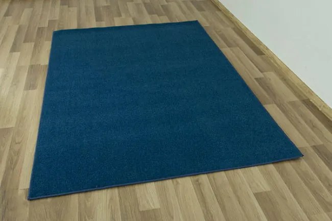 Metrážny koberec Spirit-twist 82 modrý