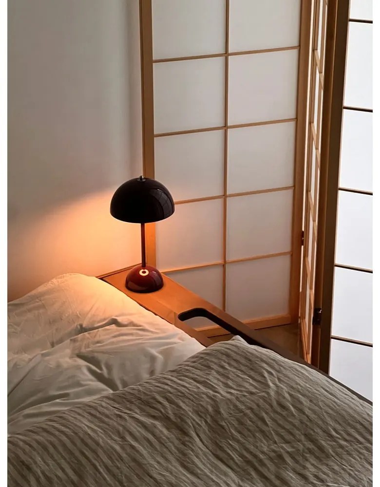 Hnedá dvojlôžková posteľ z borovicového dreva s roštom 140x200 cm Ziggy – Karup Design