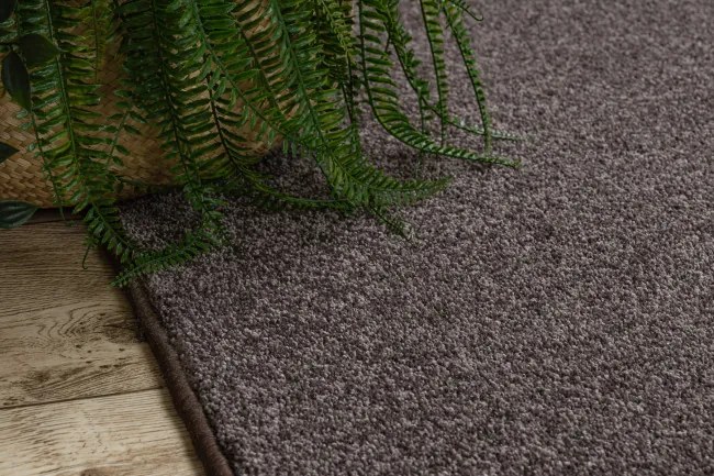 Koberec INDUS 40 hnedý