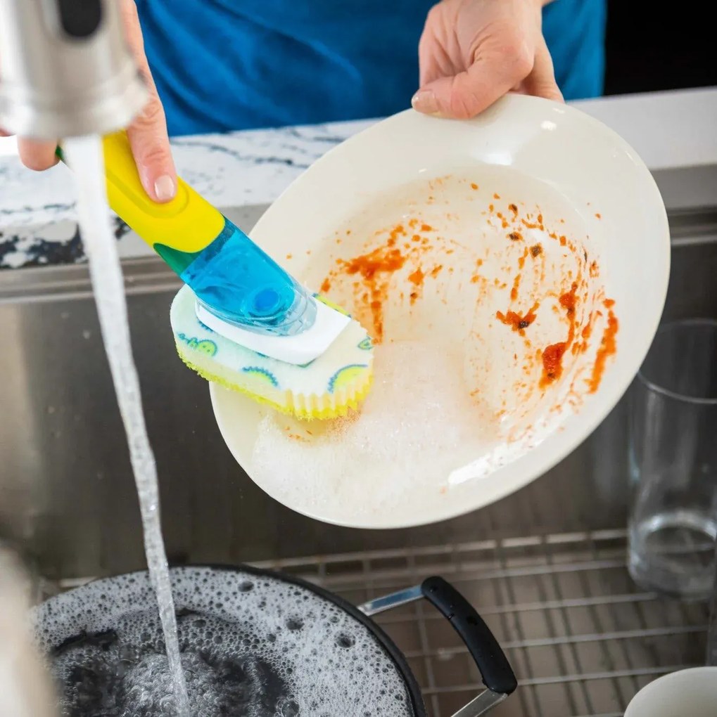 Hubka na riad s rúčkou a dávkovačom saponátu SCRUB DISH DADDY