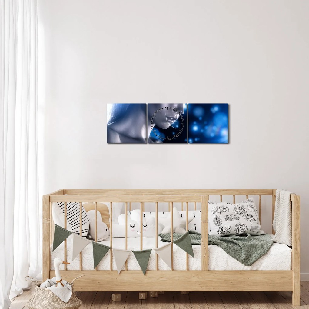 Obraz ženy v modrom lesku (s hodinami) (90x30 cm)