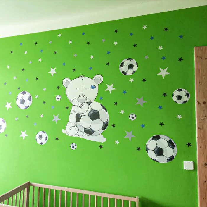 Nálepky na stenu pre chlapcov - Macko s futbalovou loptou