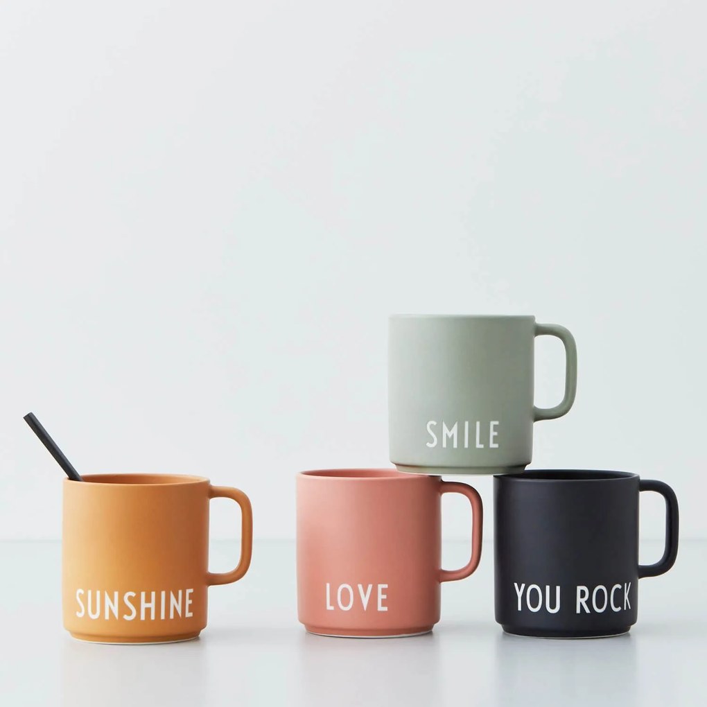 DESIGN LETTERS Porcelánový hrnček s uškom Smile 300 ml