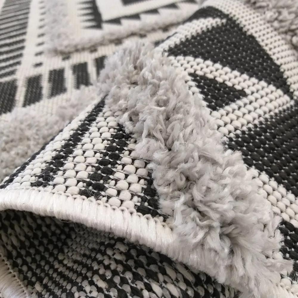 Originálny sivý koberec v škandinávskom štýle