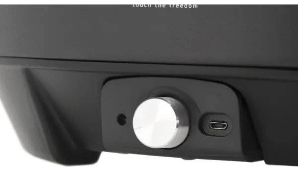 Stolný gril na drevené uhlie 4xAA/USB čierna