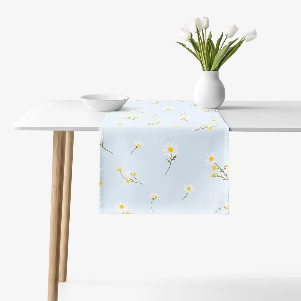 Goldea behúň na stôl 100% bavlnené plátno - harmanček na svetlo modrom 35x180 cm