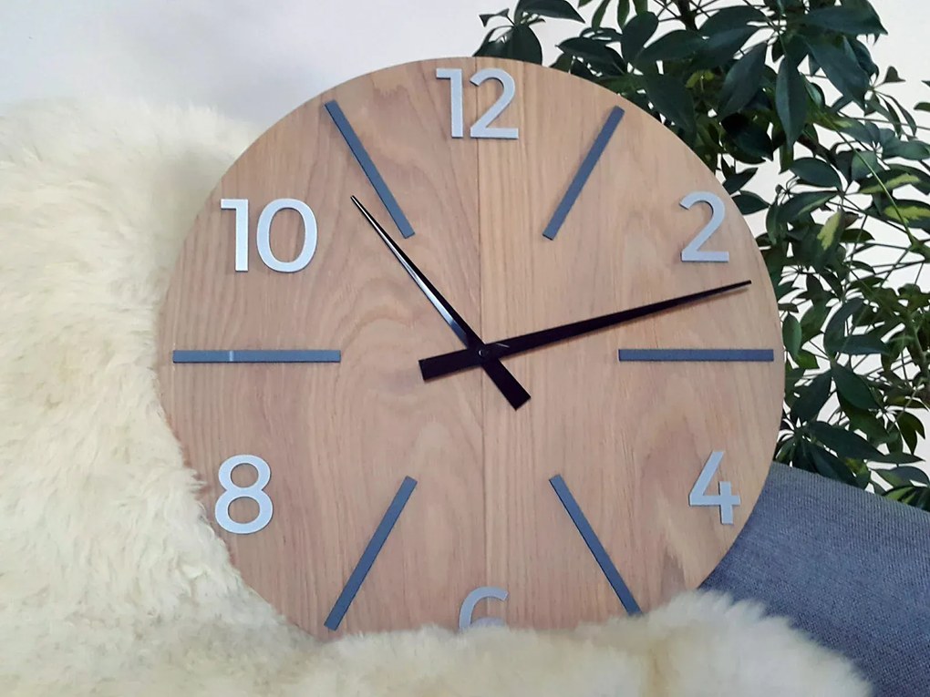 Dřevěné nástěnné hodiny Aksel 60 cm dub přírodní/černé/šedé