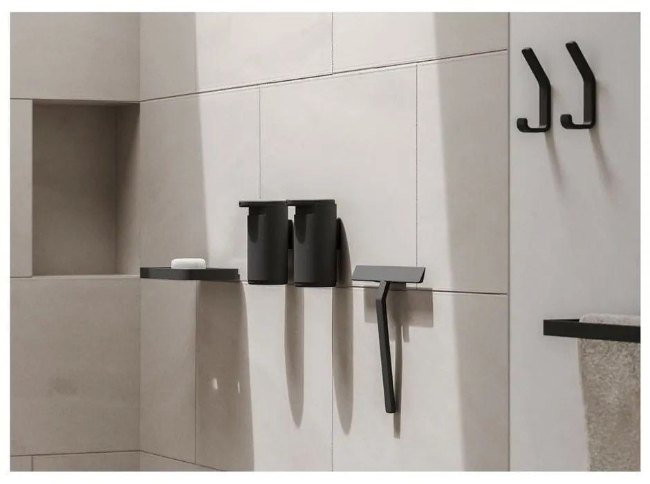 Čierna kúpeľňová polica Zone Rim, 22 x 11,4 cm