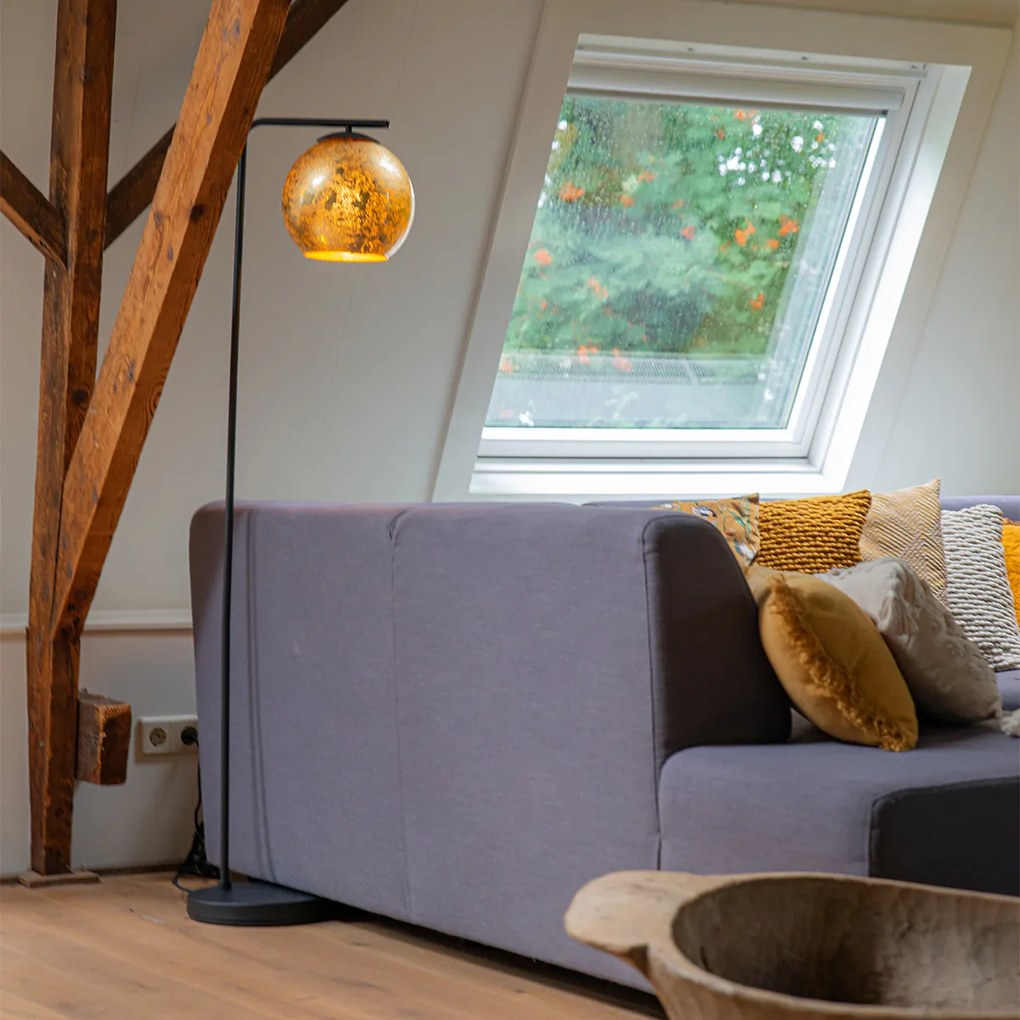 Dizajnová stojaca lampa čierna so zlatým sklom - Bert