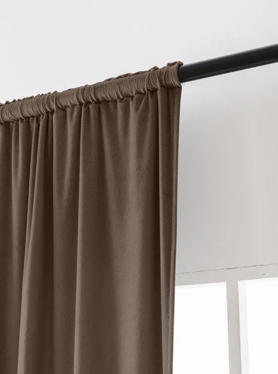 Hnedý zatemňovací záves VELVET 135x250 cm Zavesenie: Riasiaca páska