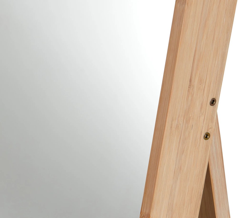 Stojace zrkadlo s rámom z bambusu