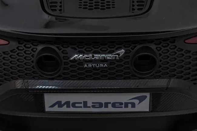 Detské elektrické autíčko McLaren Artura 4×4 čierne