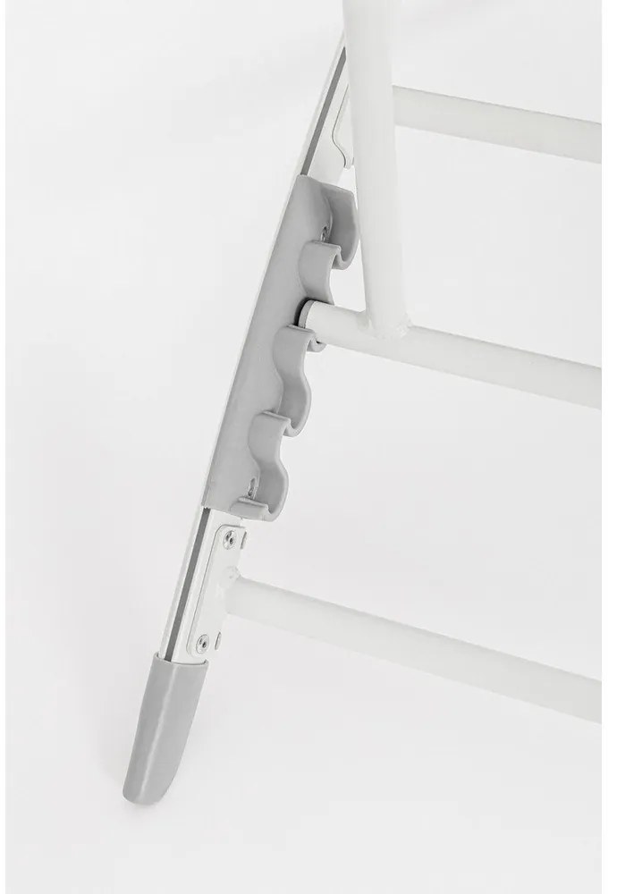 Biele kovové záhradné ležadlo Taylor – Bizzotto