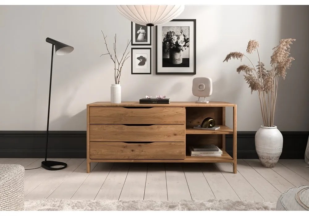 Nízka komoda z dubového dreva v prírodnej farbe 140x64 cm Twig – The Beds