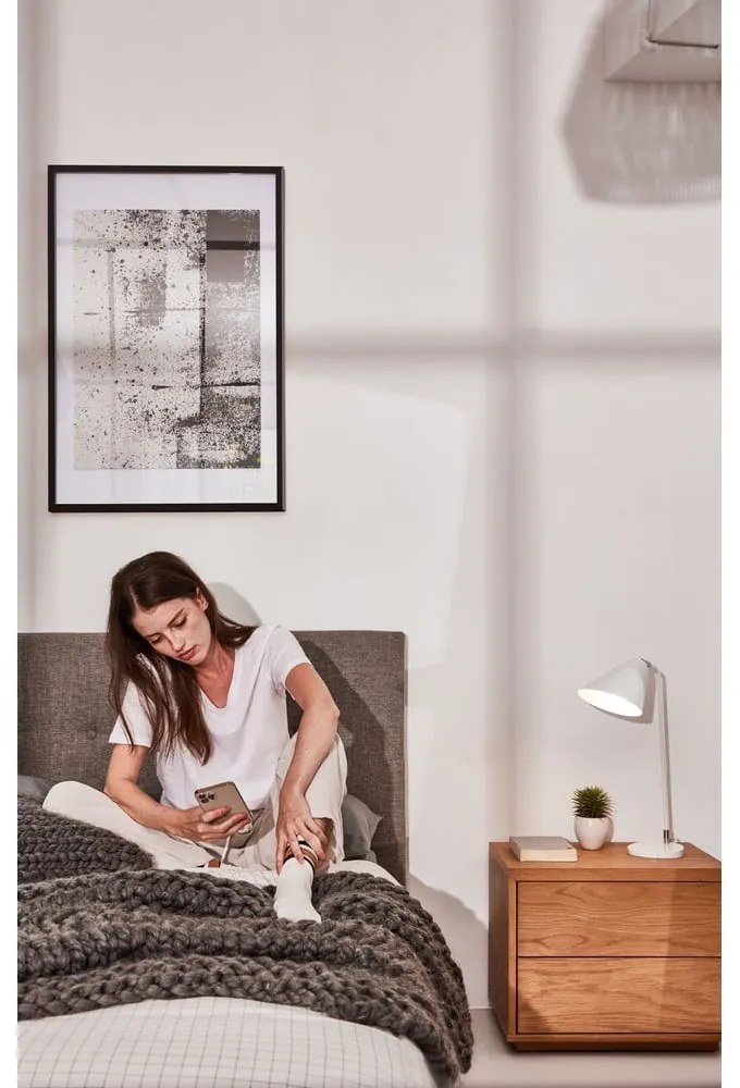 Nočný stolík v prírodnej farbe Abilen – Kave Home