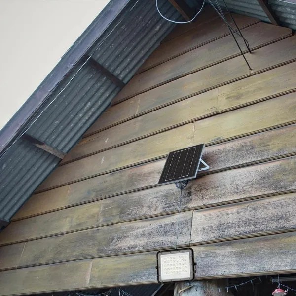 LED Vonkajší solárny reflektor LED/6W/3,2V IP65 4000K čierna + DO