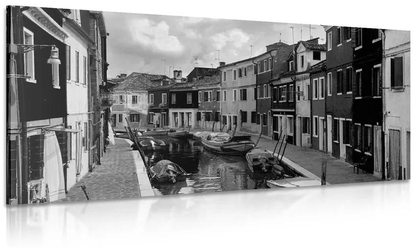 Obraz čiernobiele domčeky v mestečku Varianta: 100x50