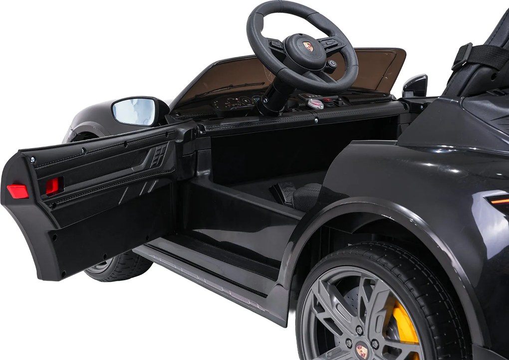 Ramiz Porsche Taycan Turbo S vozidlo Čierna