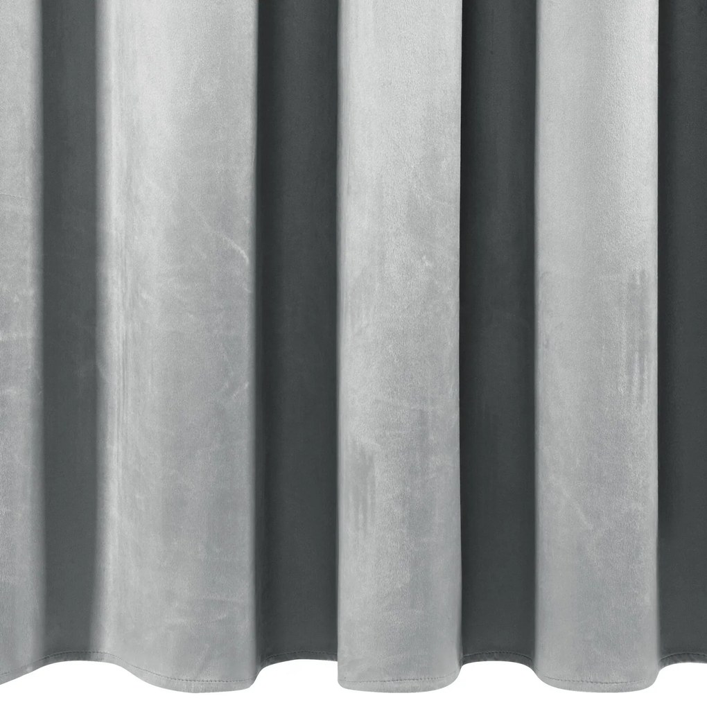 ZATEMŇOVACÍ ZÁVES NA KRÚŽKOCH AURA 140X250 CM STRIEBORNÁ