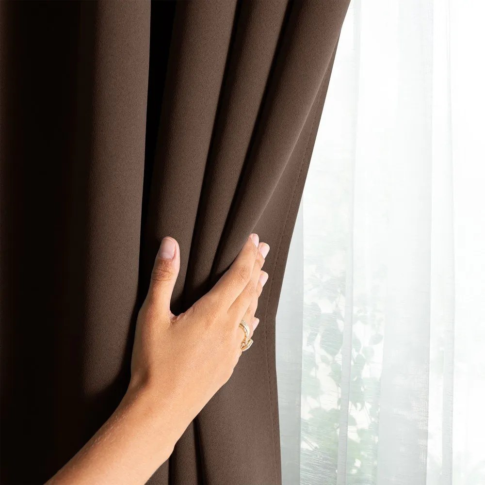 Hnedý zatemňovací záves 140x245 cm Eyelets – Restilo