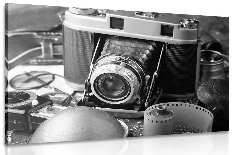 Obraz starý fotoaparát v čiernobielom prevedení