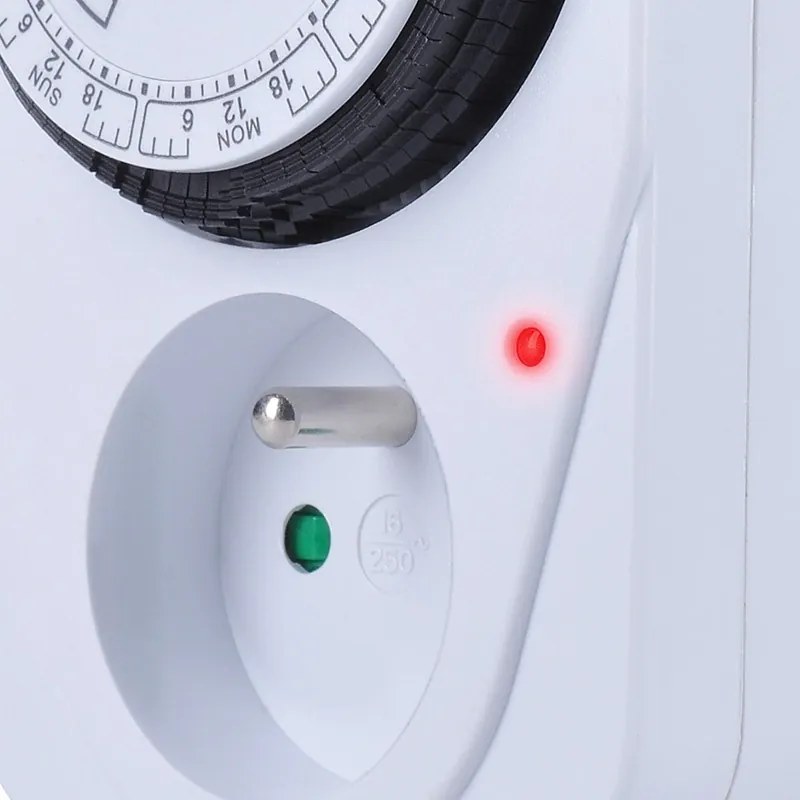 SOLIGHT Mechanický týždenný časový spínač 230V/16A, 1 zásuvka, biely