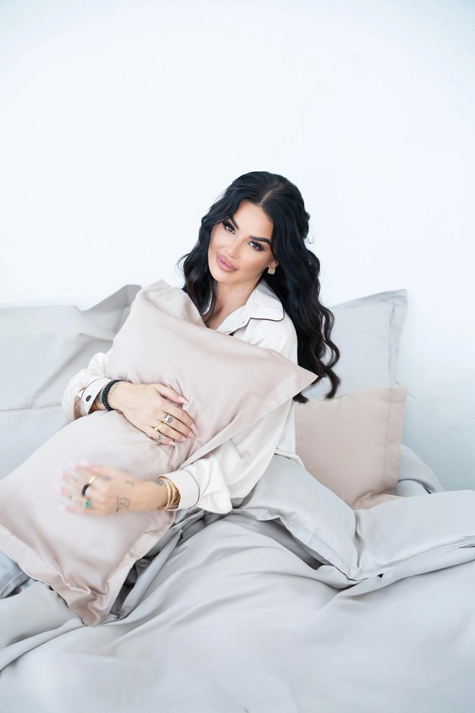 INTERMEDIC SK Luxusné saténové obliečky by Queen Plačková – béžové 140×200 / 200×220 cm Veľkosť: 140x200/70x90 cm