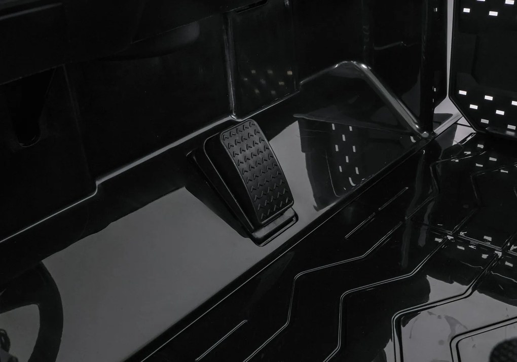 Ramiz Extrémne športové vozidlo 4x4 s variabilnou veľkosťou čierne