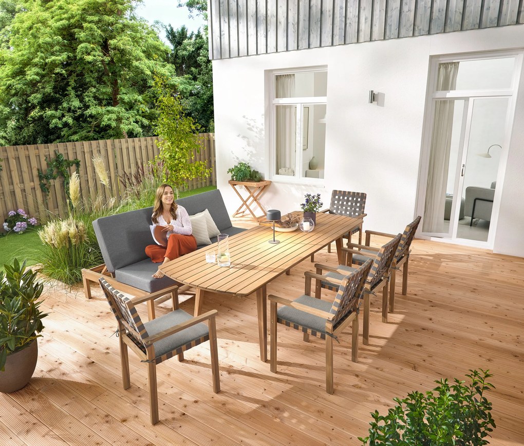 Stohovateľná záhradná stolička s pruhovaným výpletom