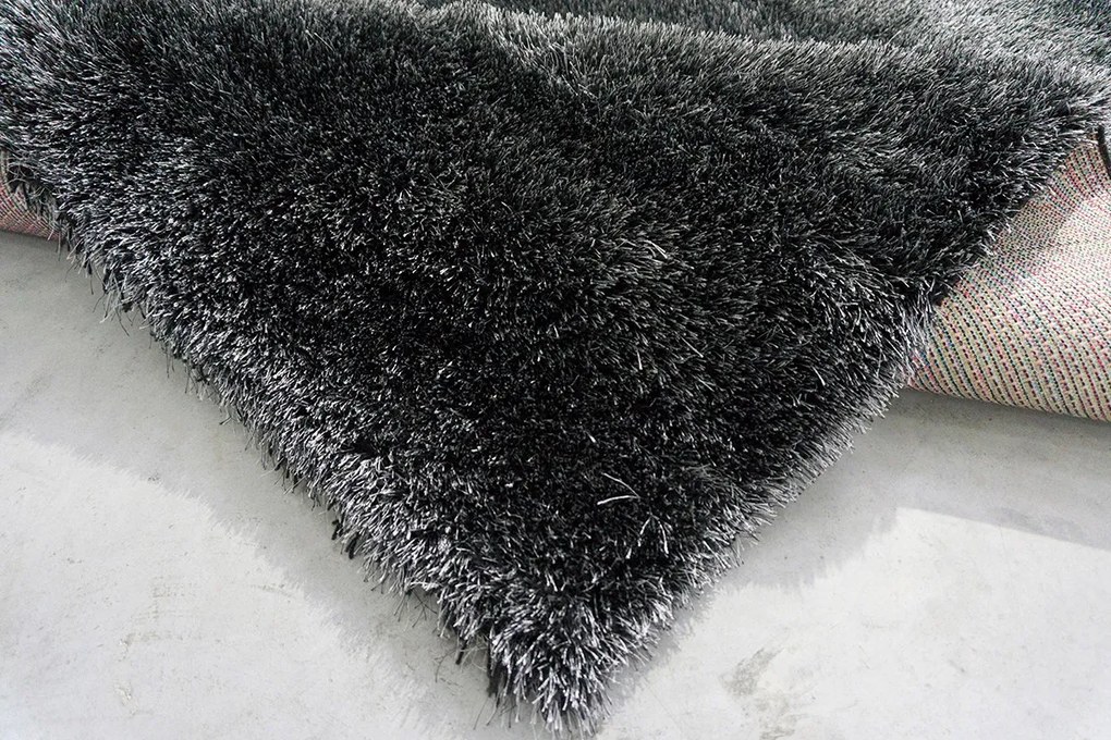 Koberec Seven Soft 7901 čierny shaggy obdĺžnikový – vysoký vlas Rozmer: 60x100 cm