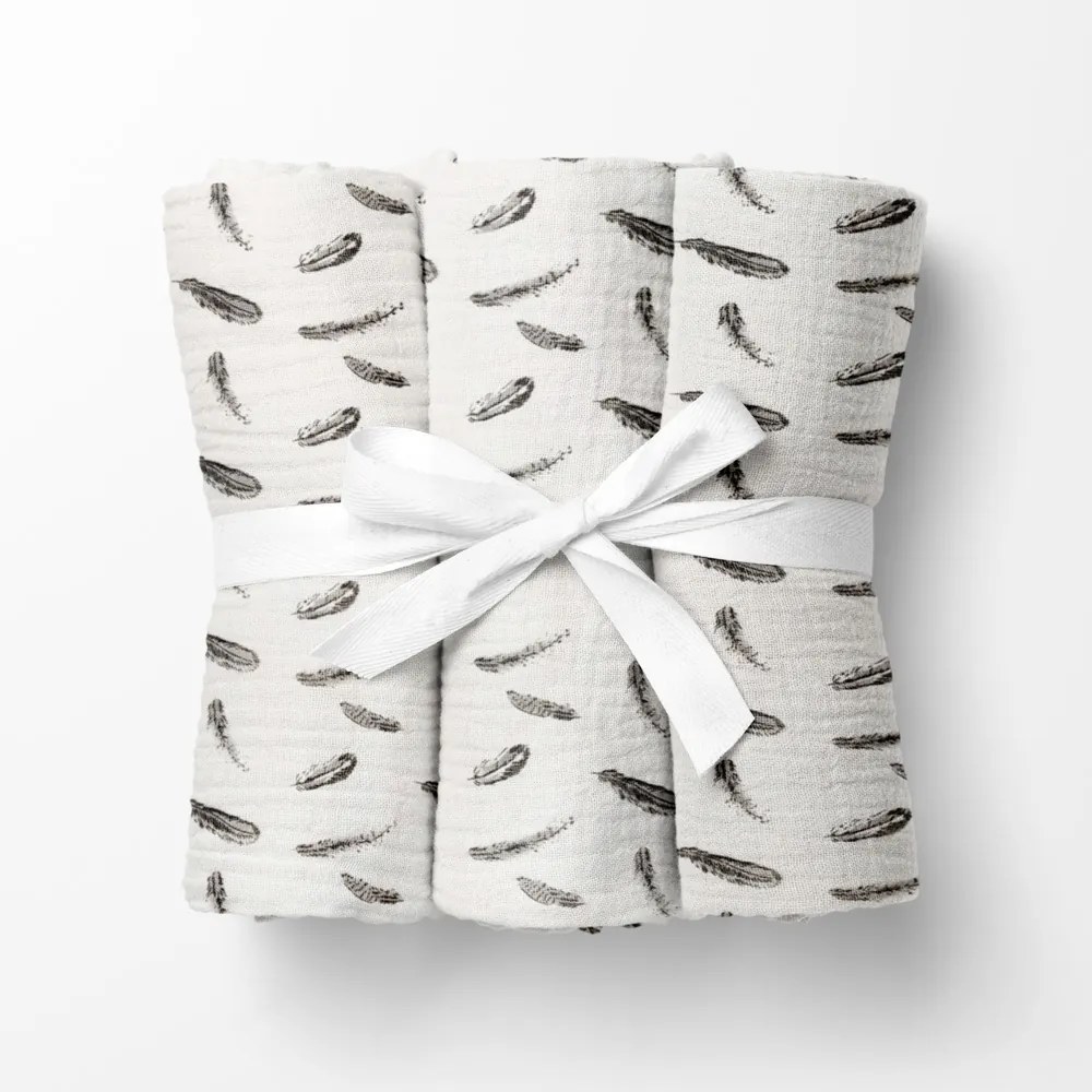 Biante Mušelínová plienka/dečka Nature MSN-074 Čiernosivé pierka na krémovo bielom - ZVÝHODNENÁ SADA 3 KS 120x120 cm - Sada 3 ks