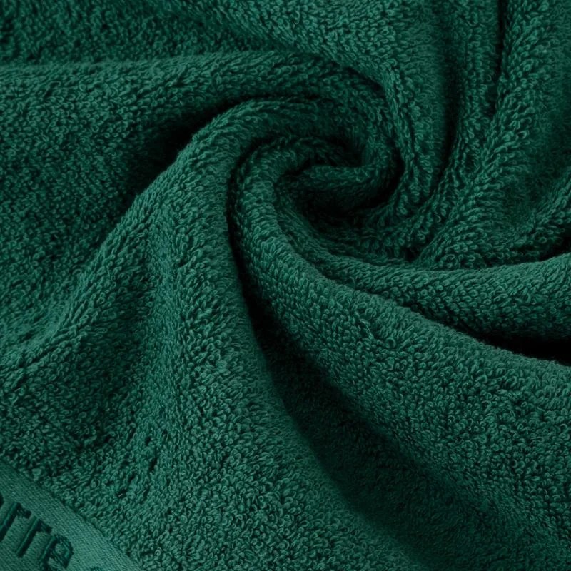 Dekorstudio Bavlnený uterák PIERRE CARDIN - tmavozelený Rozmer uteráku: 70x140cm