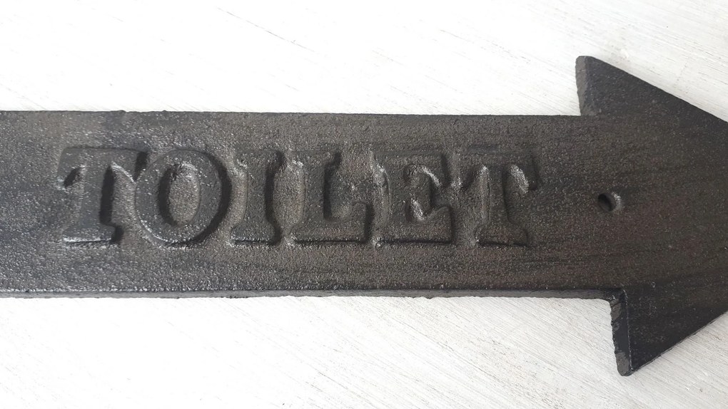 Liatinová cedule nástenná šípka Toilet - 29 * 10 * 1 cm
